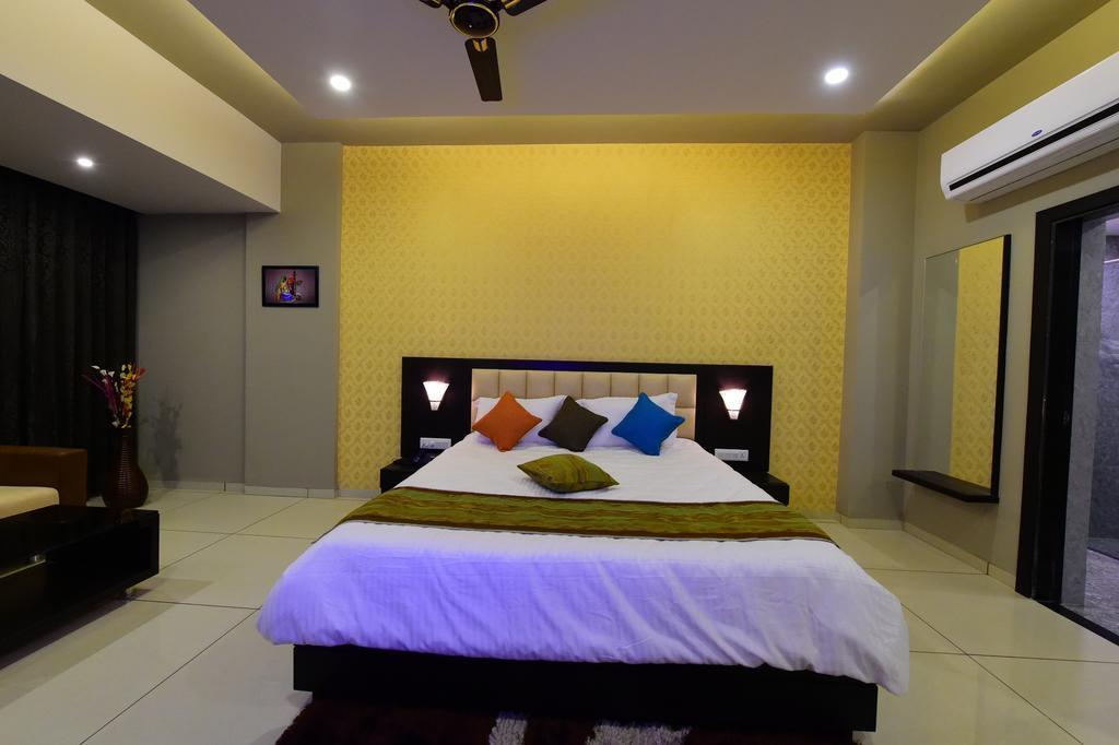 Hotel Opulence Nadiad Exterior photo