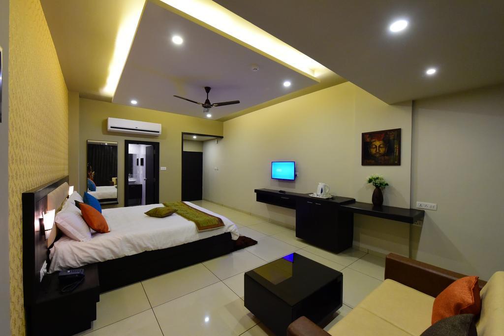 Hotel Opulence Nadiad Exterior photo
