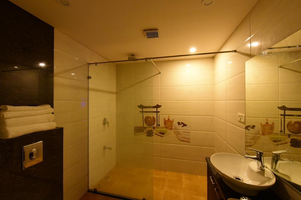 Hotel Opulence Nadiad Exterior photo