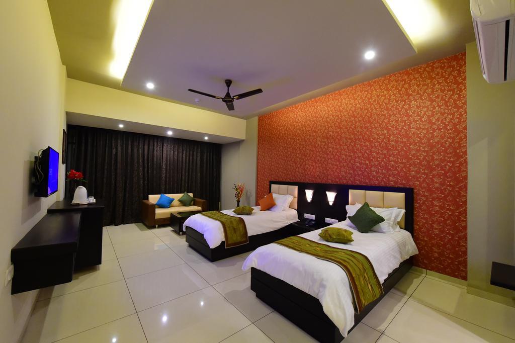 Hotel Opulence Nadiad Exterior photo