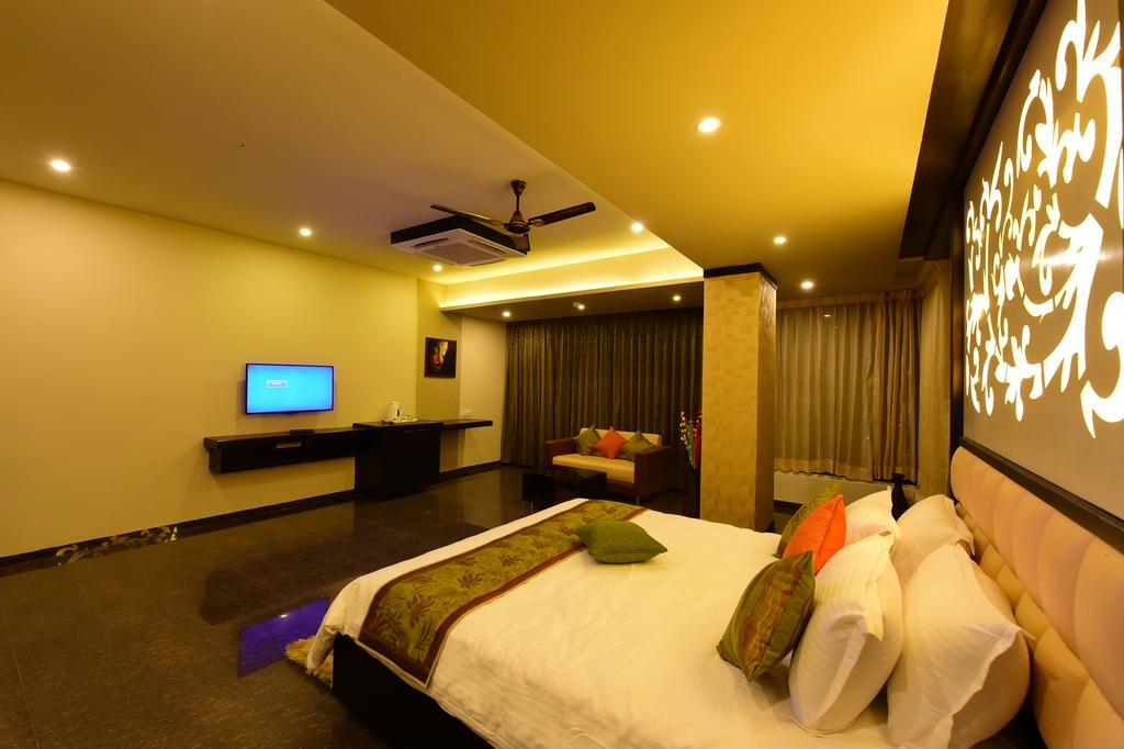 Hotel Opulence Nadiad Exterior photo