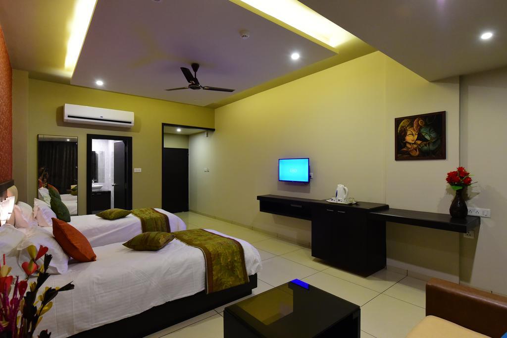 Hotel Opulence Nadiad Exterior photo